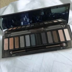 Urban decay Smokey palette